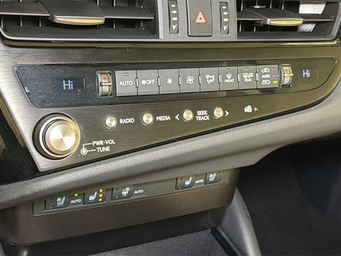 Certified 2024 Lexus ES 300h w/ Premium Package image 28