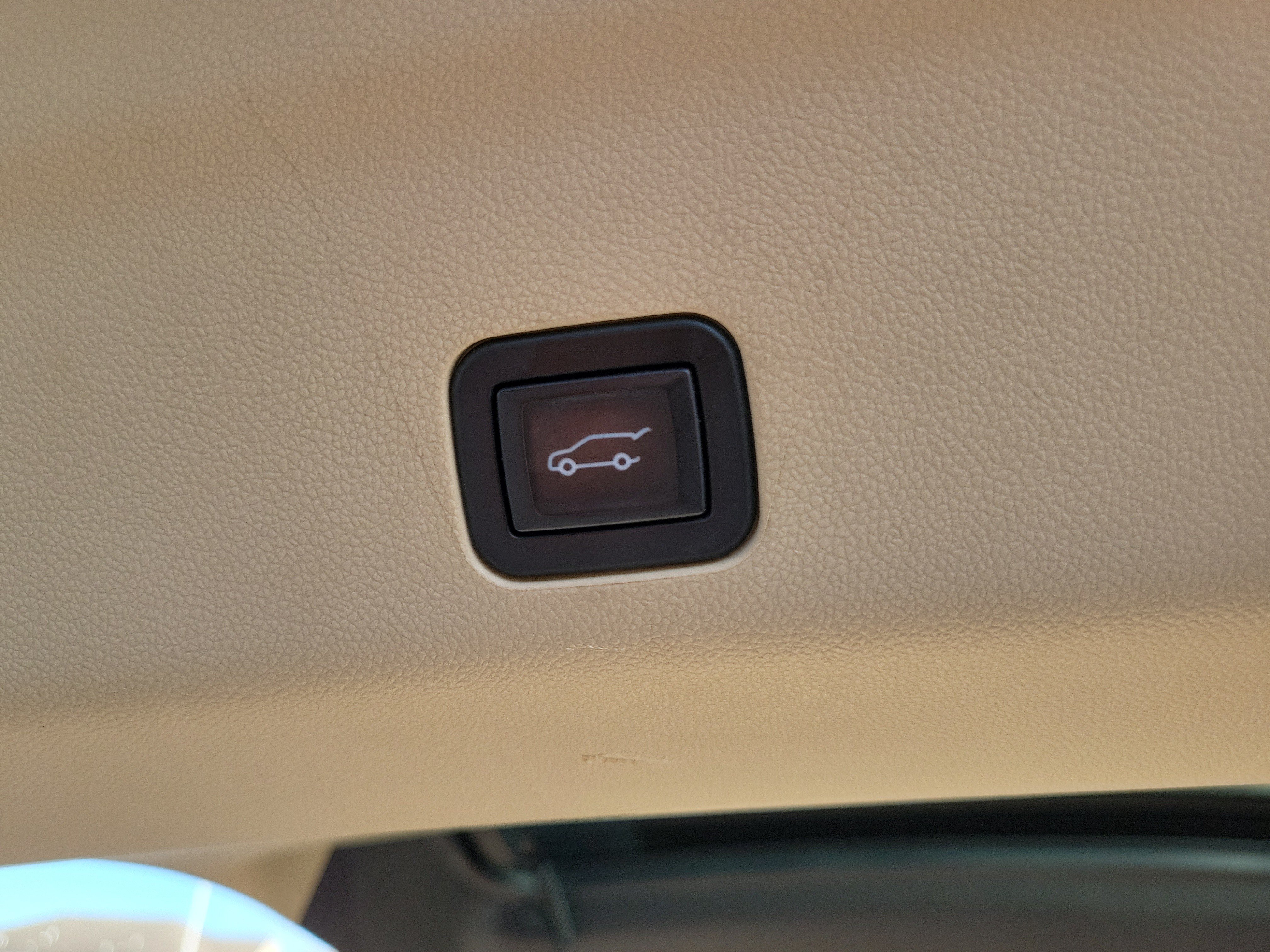 Used 2023 Cadillac Escalade Premium Luxury w/ Performance Package AWD/4WD image 9