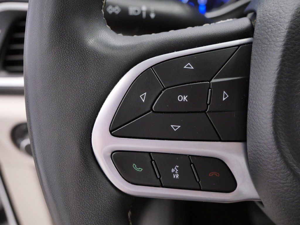 Certified 2023 Chrysler Pacifica Touring-L FWD image 22
