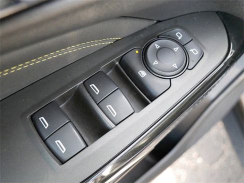 Used 2024 Chevrolet Trax LT w/ Sunroof Package image 13