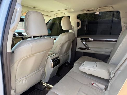 Used 2019 Lexus GX 460 Premium w/ Premium Package AWD/4WD image 11