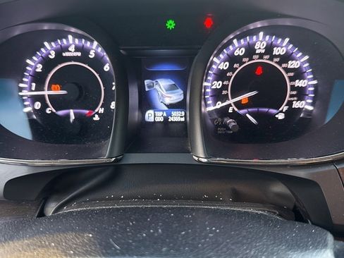 Used 2017 Toyota Avalon Limited image 2