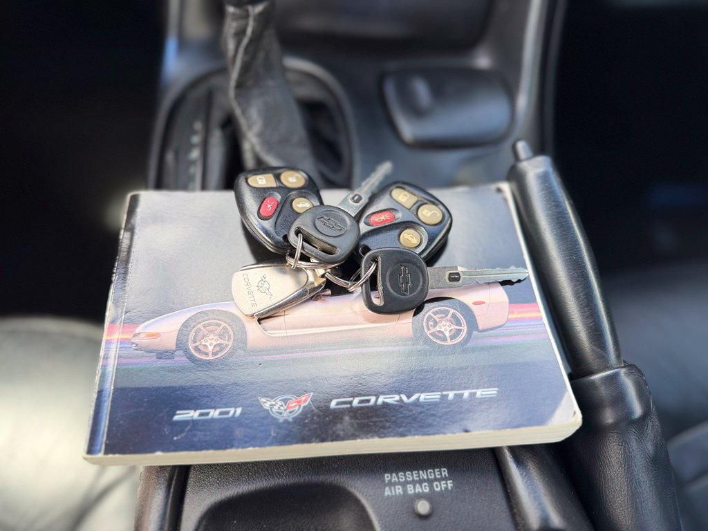 Used 2001 Chevrolet Corvette Convertible w/ Preferred Equipment Group2 RWD image 32