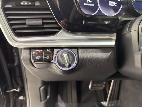 Used 2018 Porsche Panamera 4 image 12