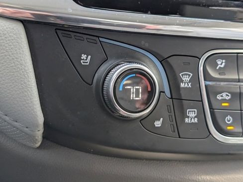 Used 2020 Chevrolet Traverse Premier image 17