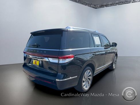 Used 2023 Lincoln Navigator Reserve AWD/4WD image 4