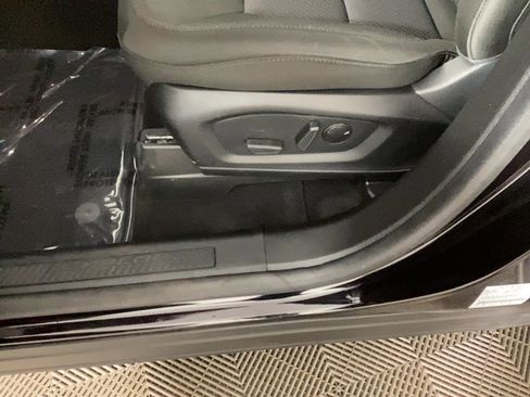 Used 2023 Ford Explorer XLT image 17