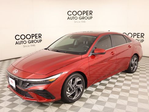Used 2025 Hyundai Elantra SEL image 11