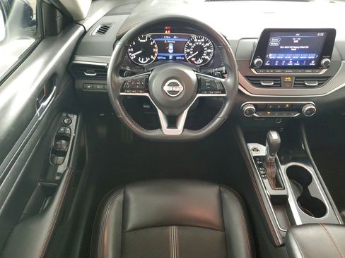 Used 2024 Nissan Altima 2.5 SR FWD image 14