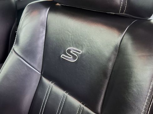 Used 2019 Chrysler 300 S image 20