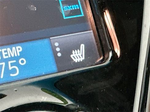 Used 2021 Chevrolet Bolt Premier w/ Infotainment Package image 17