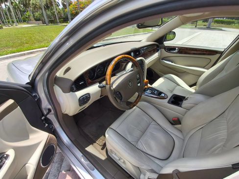 Used 2006 Jaguar XJ Vanden Plas RWD image 12