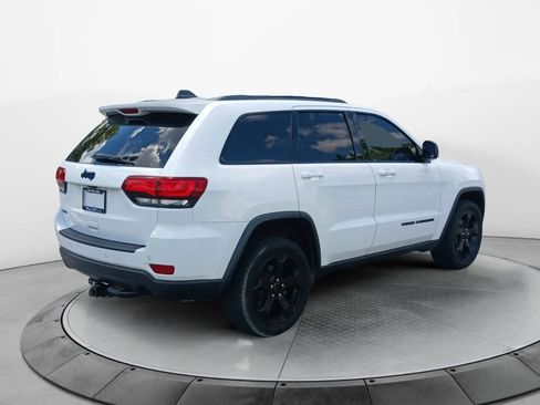 Used 2019 Jeep Grand Cherokee Laredo image 3