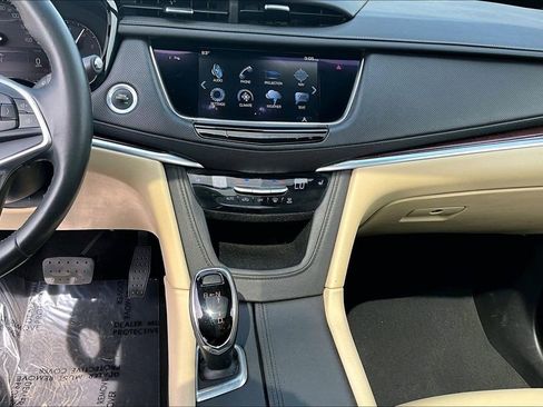 Used 2017 Cadillac XT5 Luxury w/ Driver Awareness Package image 15