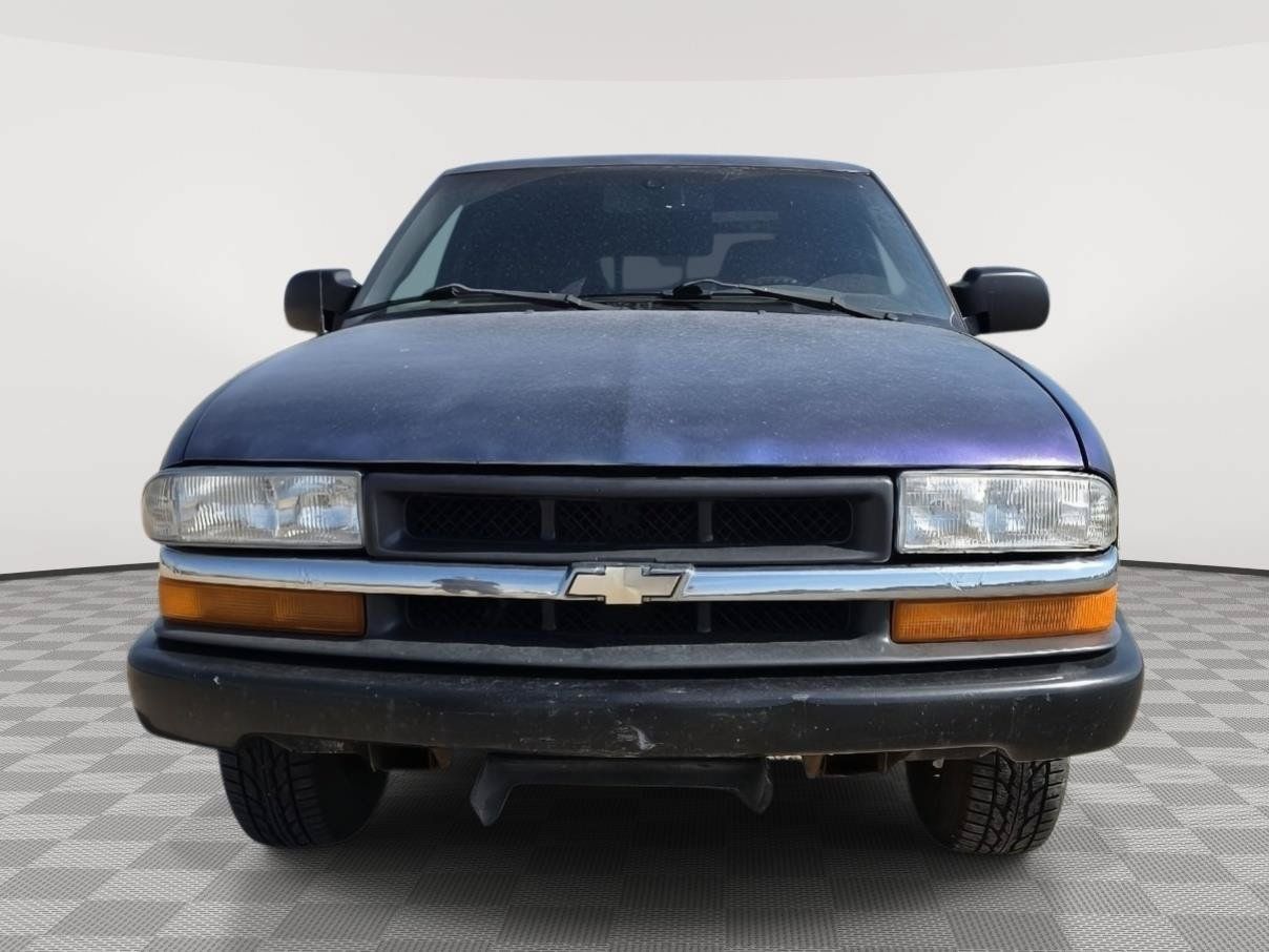 Used 2003 Chevrolet S10 Pickup 2WD Regular Cab image 2