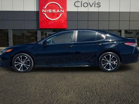 Used 2019 Toyota Camry SE FWD image 6