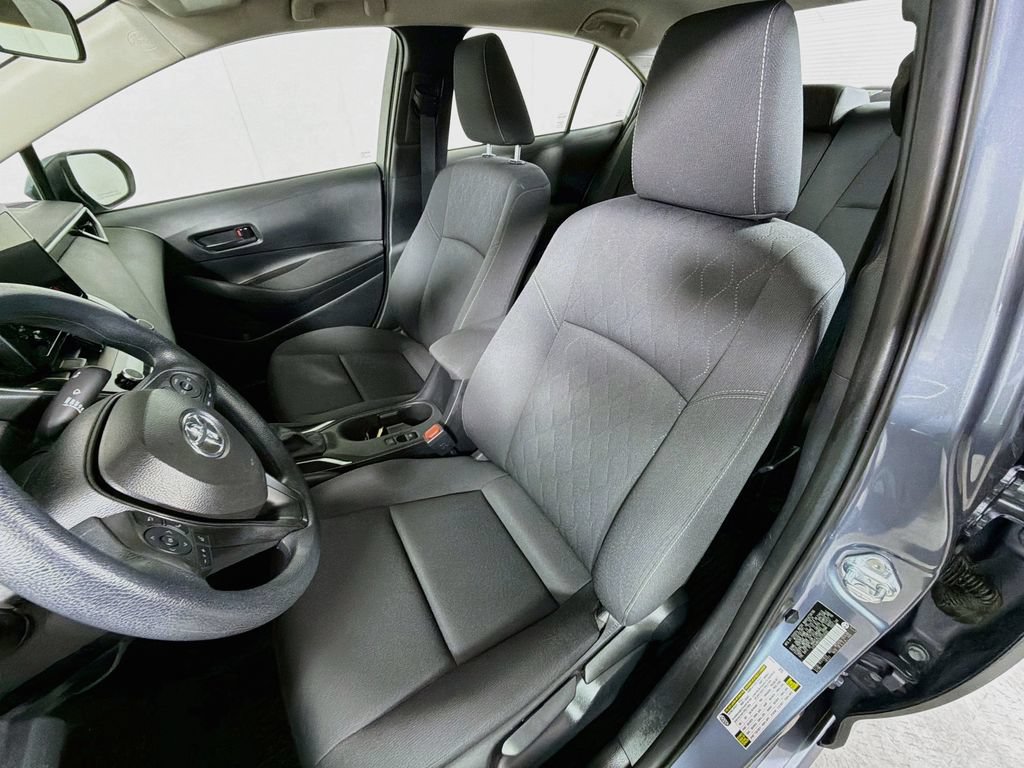 Used 2025 Toyota Corolla LE FWD image 12