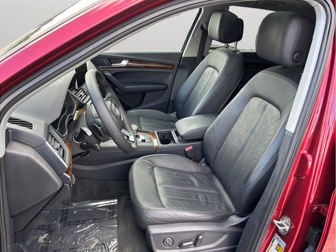 Used 2018 Audi Q5 2.0T Premium Plus w/ Premium Plus Package AWD/4WD image 2