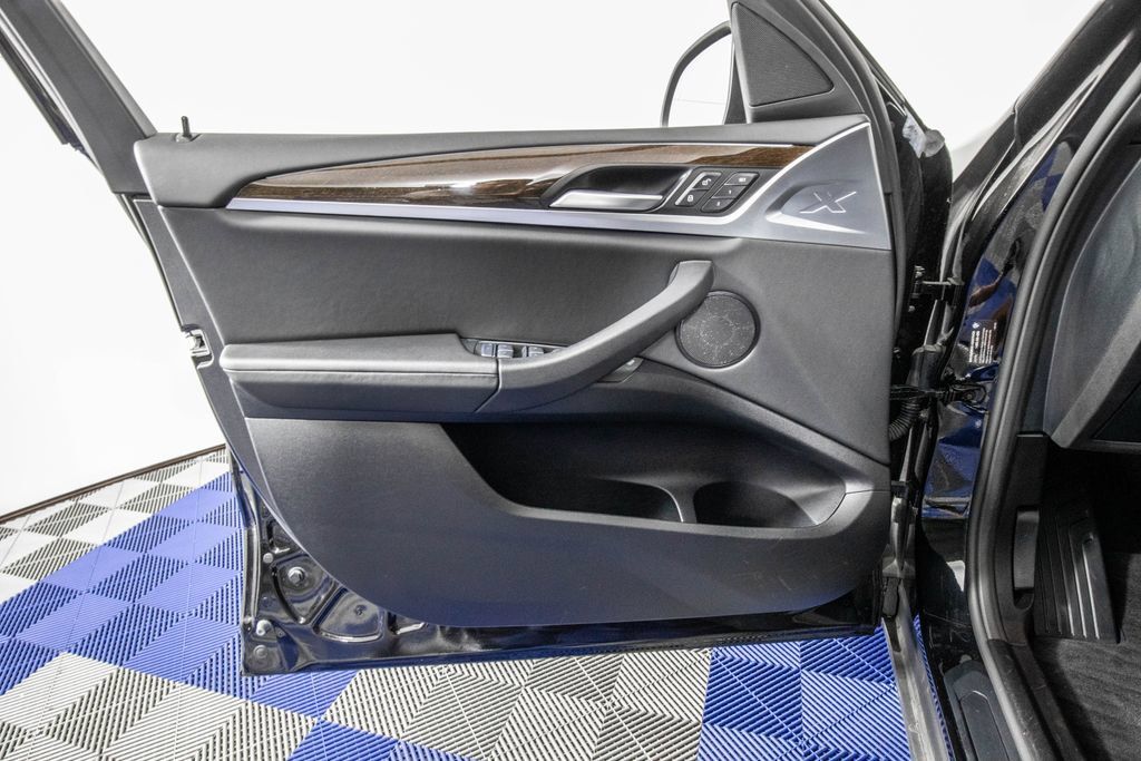 Used 2024 BMW X4 xDrive30i w/ Parking Assistance Package AWD/4WD image 14