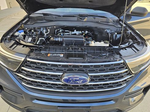 Used 2023 Ford Explorer XLT image 30