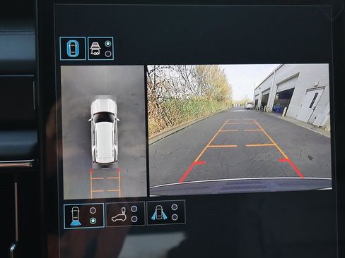 New 2026 GMC Yukon Denali w/ Sun & Power Step Package image 17