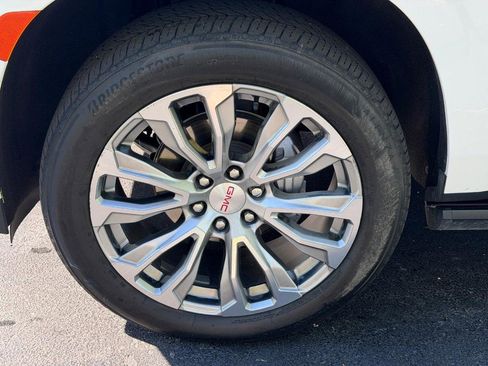 Used 2023 GMC Yukon Denali AWD/4WD image 7