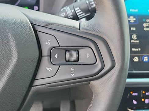 Used 2023 Chevrolet Bolt LT w/ Infotainment Package FWD image 31