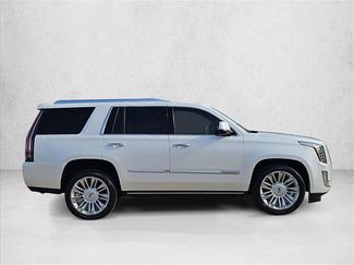 Used 2019 Cadillac Escalade Platinum video 4