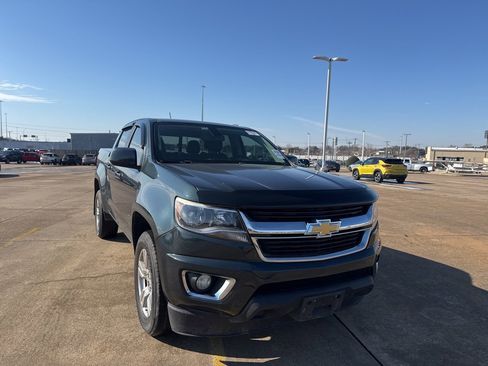 Used 2018 Chevrolet Colorado LT w/ LT Convenience Package image 2