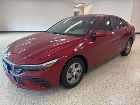Used 2024 Hyundai Elantra SE FWD image 1