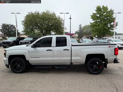 Used 2018 Chevrolet Silverado 1500 LT w/ Redline Edition AWD/4WD image 8