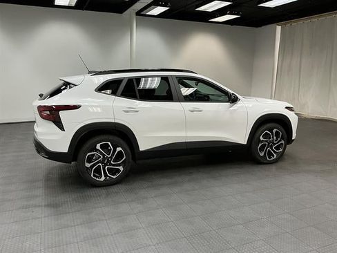 New 2026 Chevrolet Trax RS w/ Sunroof Package FWD image 6