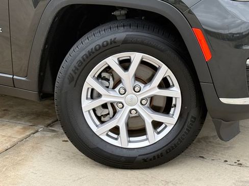 Used 2022 Jeep Grand Cherokee L Limited AWD/4WD image 2