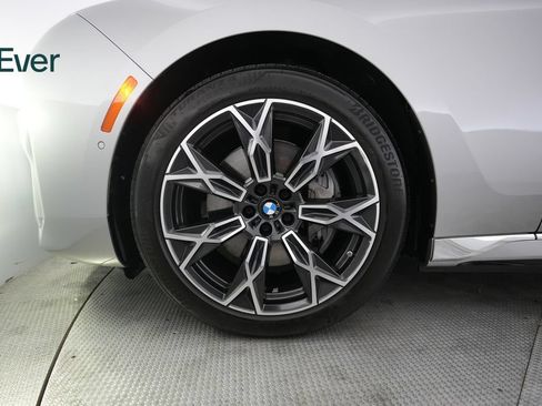 Used 2023 BMW i7 xDrive60 AWD/4WD image 9