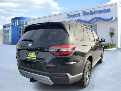 New 2025 Honda Pilot TrailSport image 4