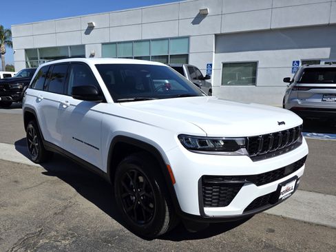 New 2026 Jeep Grand Cherokee Altitude AWD/4WD image 5