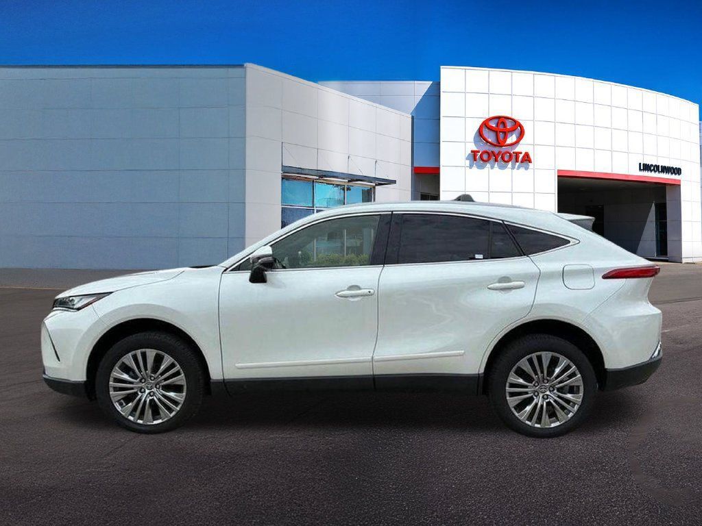 Used 2022 Toyota Venza XLE AWD/4WD image 12