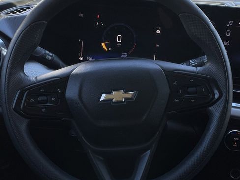 Used 2025 Chevrolet Trax LT image 12