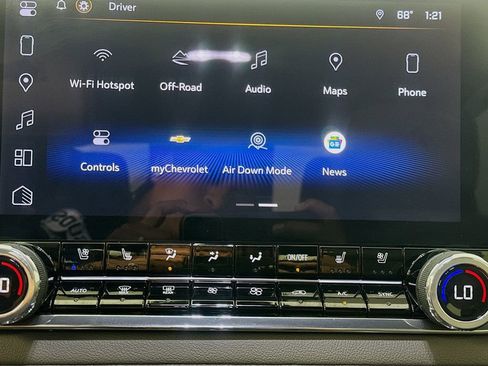 Used 2024 Chevrolet Colorado ZR2 w/ ZR2 Bison Edition image 17