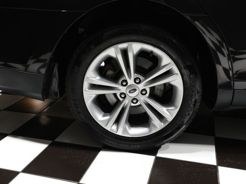 Used 2013 Ford Taurus SEL FWD image 31