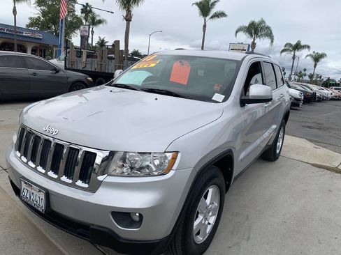 Used 2013 Jeep Grand Cherokee Laredo image 2