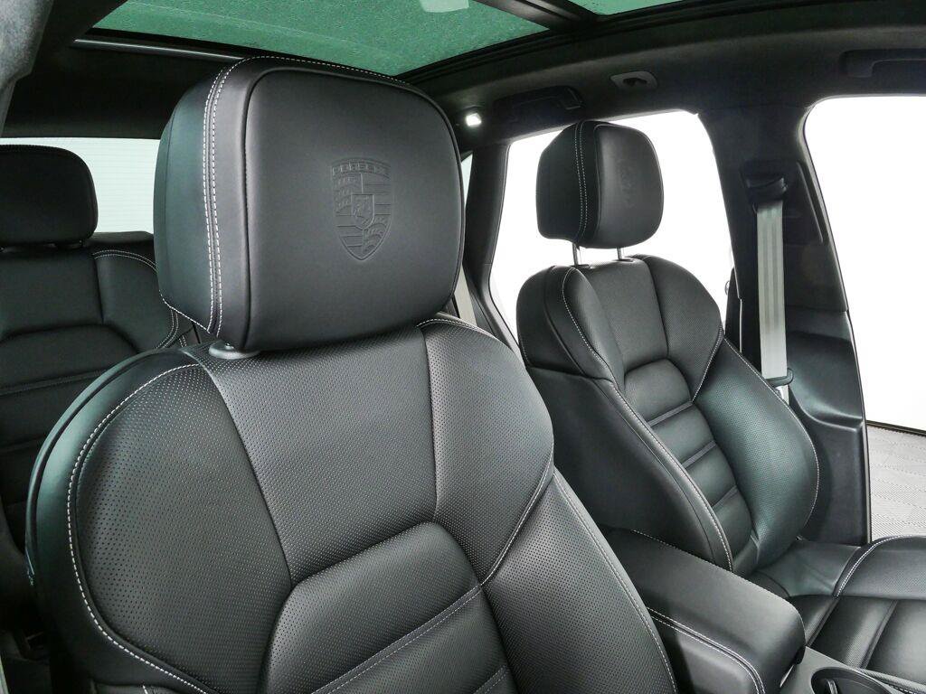 Certified 2026 Porsche Macan GTS AWD/4WD image 26