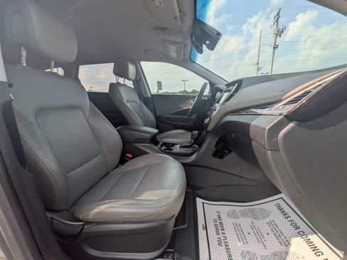 Used 2017 Hyundai Santa Fe SE AWD/4WD image 39