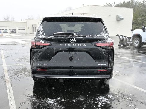 New 2026 Toyota Sienna Platinum image 6