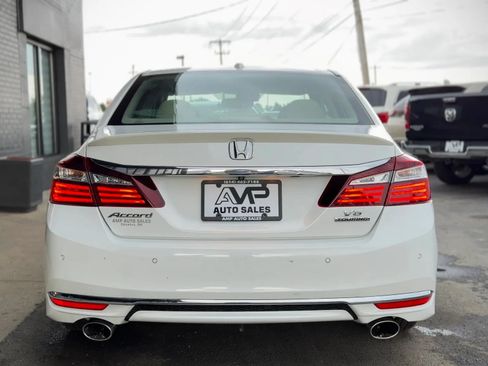 Used 2016 Honda Accord Touring image 3