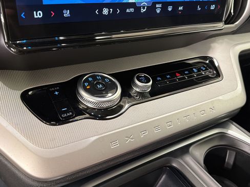 Certified 2025 Ford Expedition Active AWD/4WD image 18