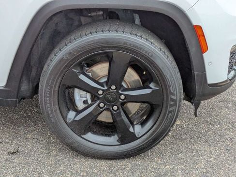 Used 2023 Jeep Grand Cherokee L Limited w/ Luxury Tech Group II AWD/4WD image 11