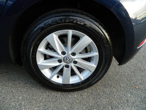 Used 2018 Volkswagen Golf S image 22