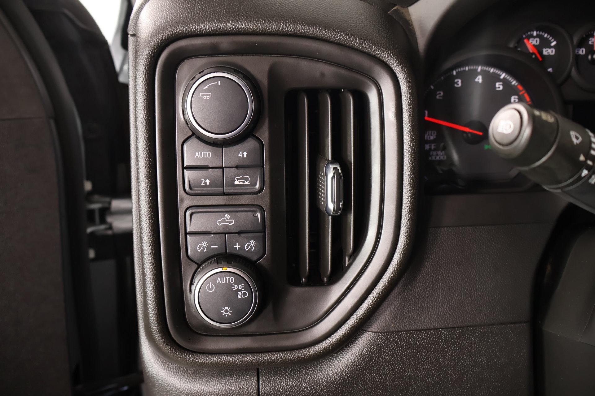 Used 2025 Chevrolet Silverado 1500 Custom AWD/4WD image 7