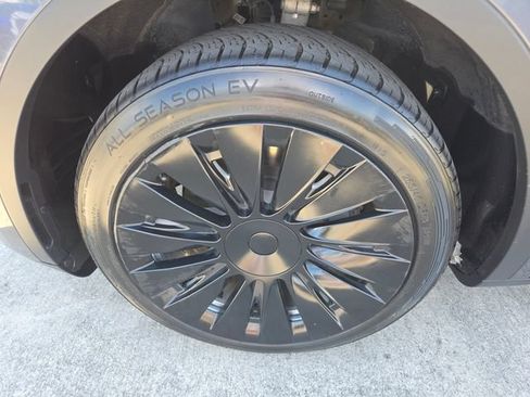 Used 2023 Tesla Model Y 2WD image 8